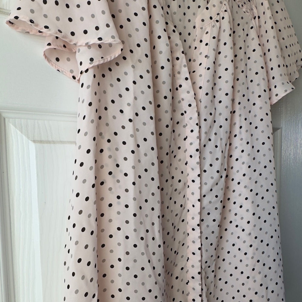 Rose & Olive 1X Blush colored Polka Dot button front, flutter sleeves/Flowy.